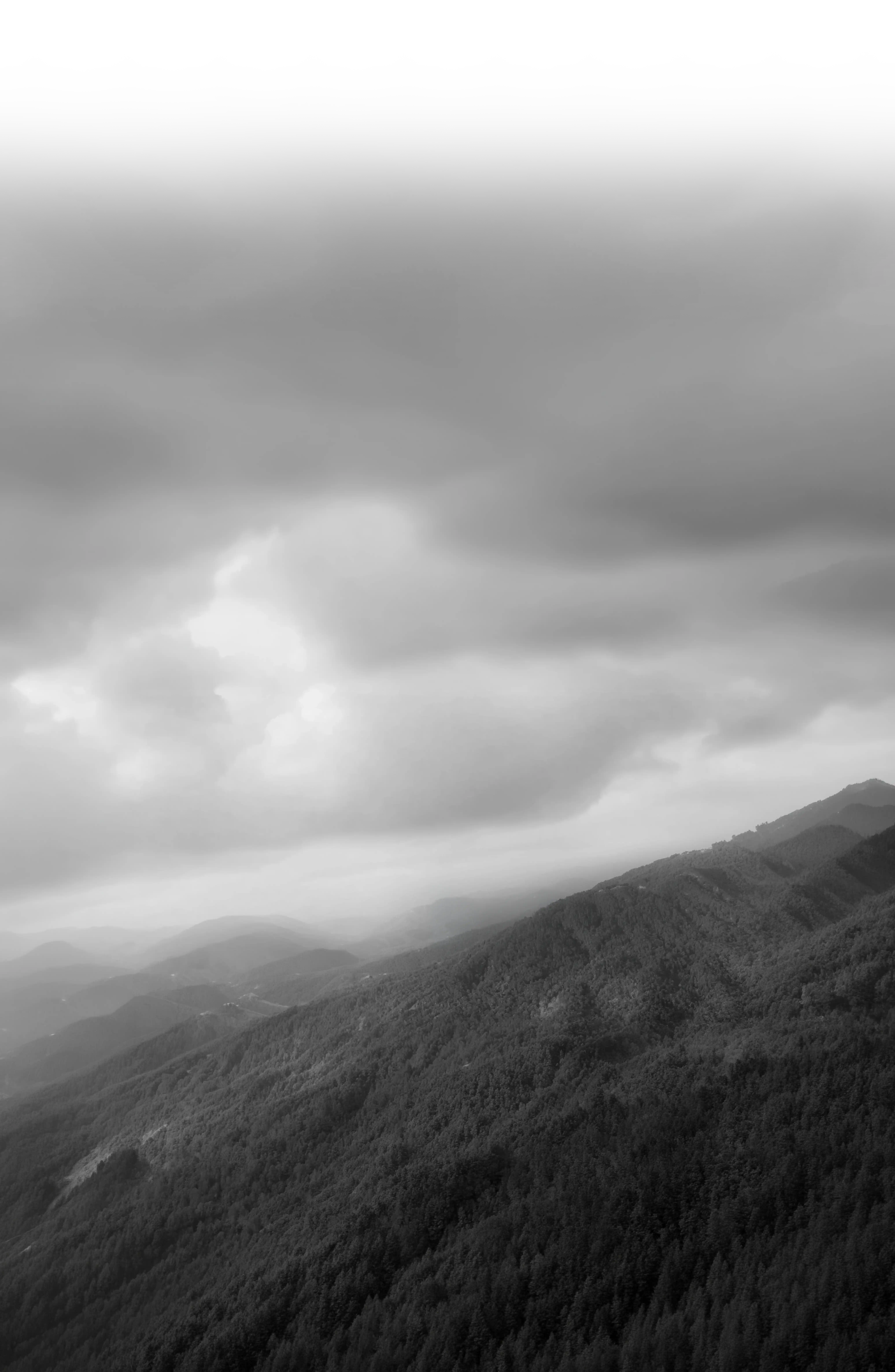 Montanhas ao fundo